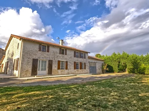 Superbe ferme charentaise sur plus d'1 hectare de terrain