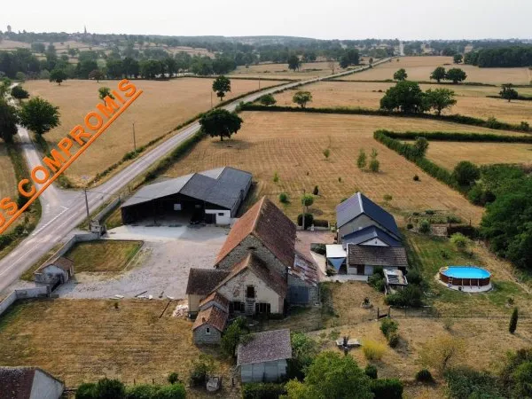 18kms de A71 et A79 et 13 kmsde St Pourçain sur Sioule. Ancienne exploitation agricole de 2,8 hectar