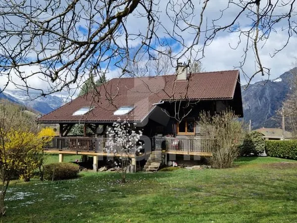 FAVERGES - Maison familiale 284 m2 dont 195 m2 habitables av