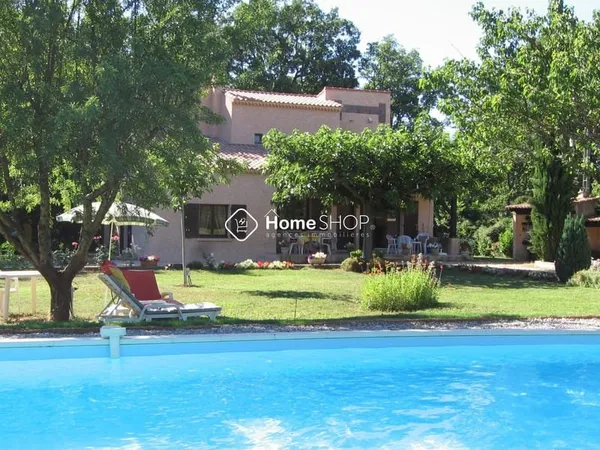 Villa au calme avec piscine