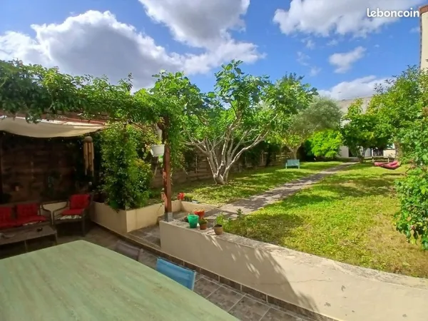 Maison familiale avec grand jardin et garage - Quartier calme Mont Valérien