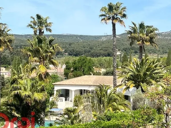 Studio 5 pièces 156 m²