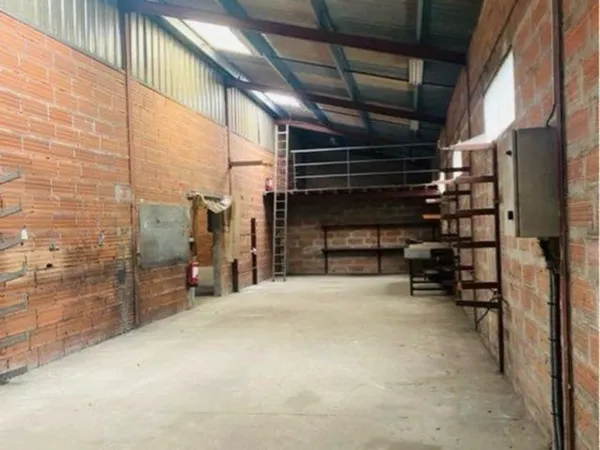 Local d’activité et entrepôt Location Moulis-en-Médoc  130m² 750€