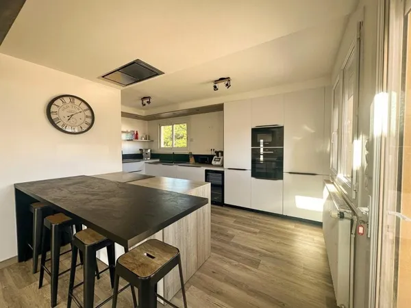 Maison 5 chambres, sous-sol complet