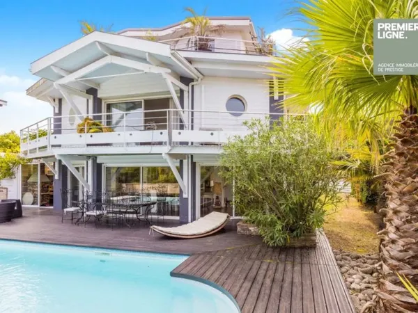 CASSY - VILLA EN 1ÈRE LIGNE VUE SUR LE PORT
