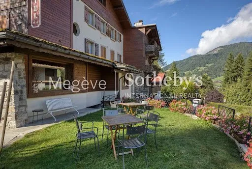Chalet 25 pièces 918 m²