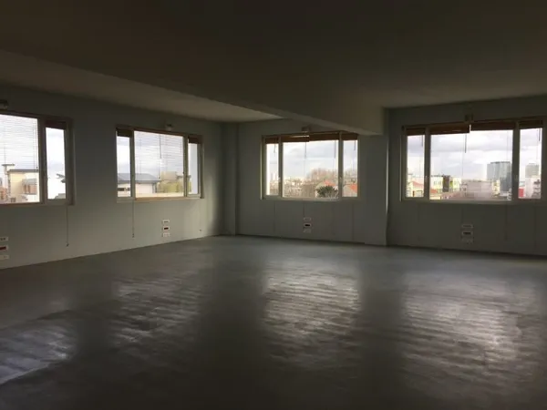 Bureaux - A LOUER - 250 m² non divisibles
