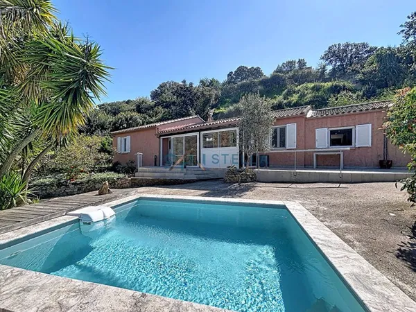 Maison avec dépendances et piscine