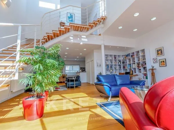 Loft 6 pièces 176 m²
