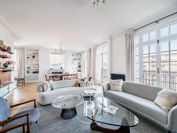 A vendre à Neuilly-sur-Seine - Mermoz - Appartement 6 chambres - Jolies vues dégagées - Balcon