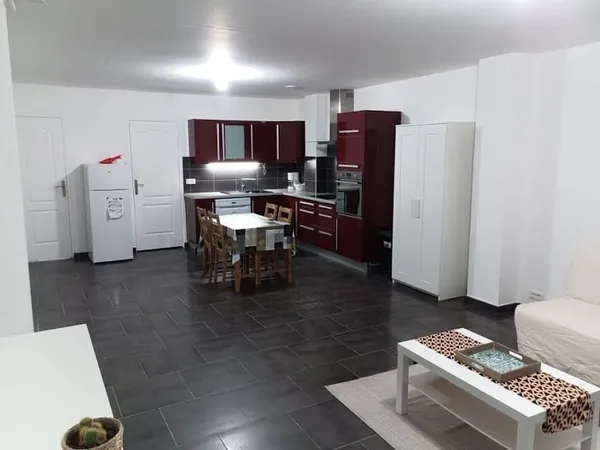 Studio 1 pièce 50 m²