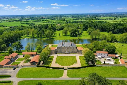 Château 16 pièces 900 m²