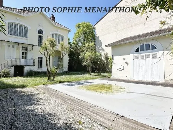 Maison 8 pièces 290 m²