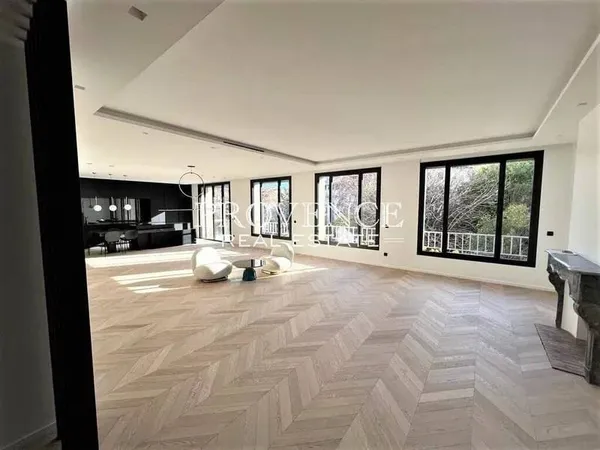 Appartement 4 pièces 195 m²