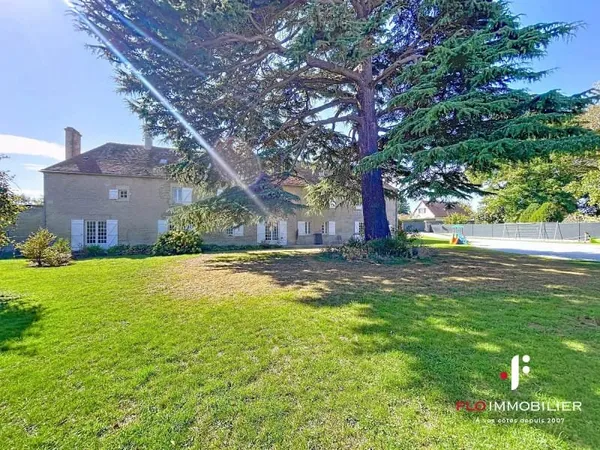 Maison 8 pièces 328 m²