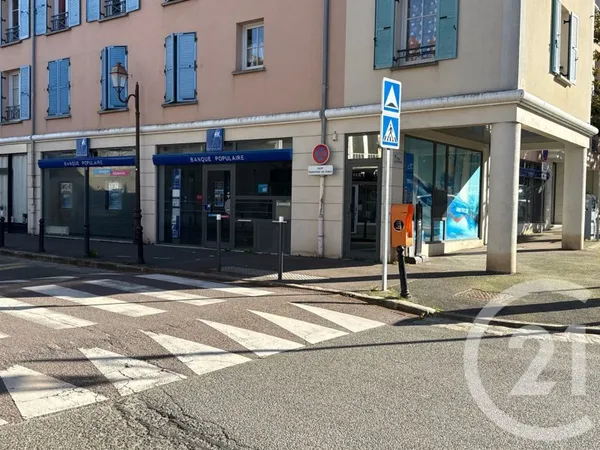 Local 153 m²
