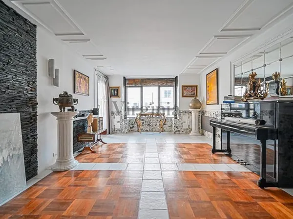 Appartement 3 pièces de 74 m² - Entièrement rénové à proximité immédiate du métro