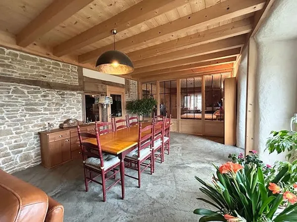 Maison 8 pièces 222 m²