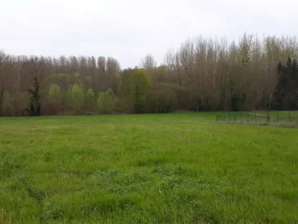 Terrain 800 m²