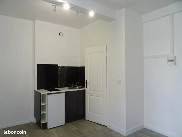 Studio 1 pièce 14 m²