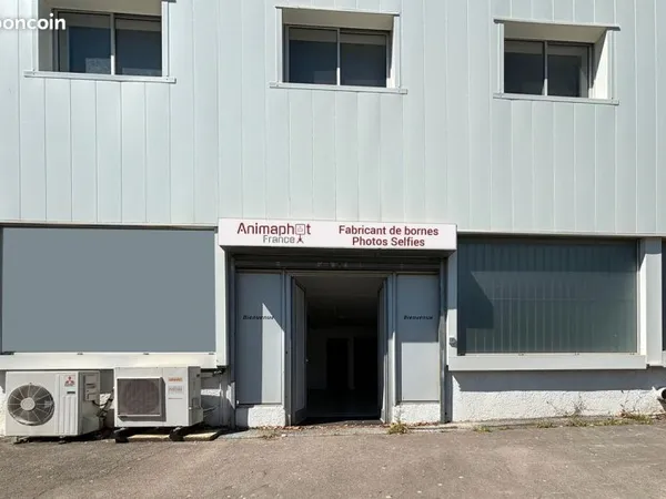 Local d'activité 100m2 à loué Mauguio LOYER MAI JUIN OFFERT