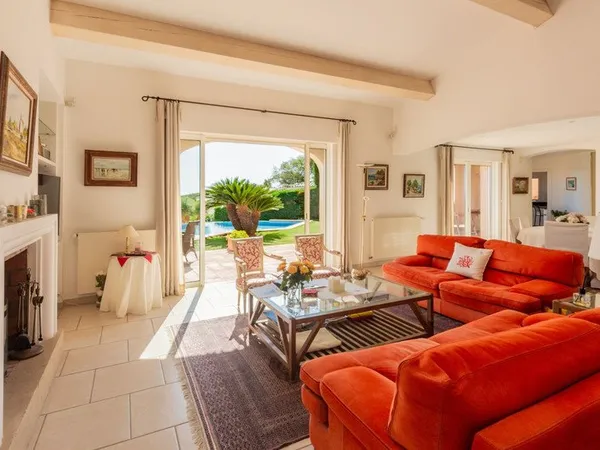 Maison 5 pièces 247 m²