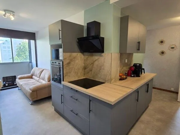 Appartement 9 pièces 11 m²