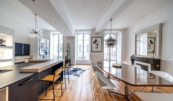 Appartement 7 pièces 220 m²