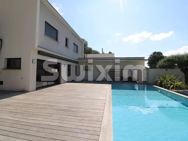 Belle Maison Contemporaine à Ruy-Montceau