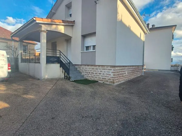 Maison rénovée 3 chambres + entrepôt 100 m² - Idéal artisan / activité pro