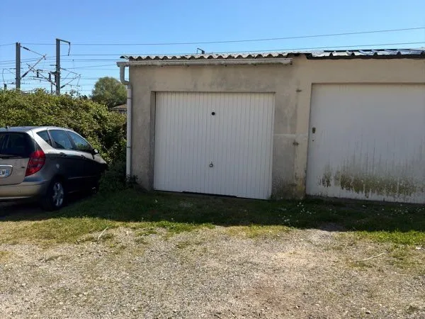 Garage proche gare Lorient + mezzanine + parking