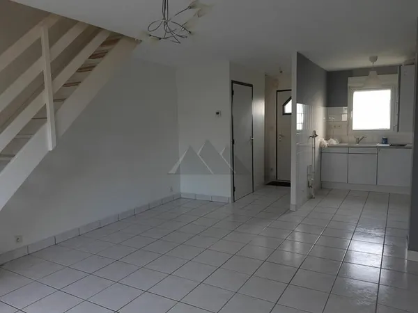 A LOUER MAISON LANDIVISIAU JARDIN TERRASSE PARKING
