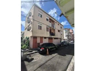 UN IMMEUBLE DE 4 APPARTEMENTS ET UN LOCAL
