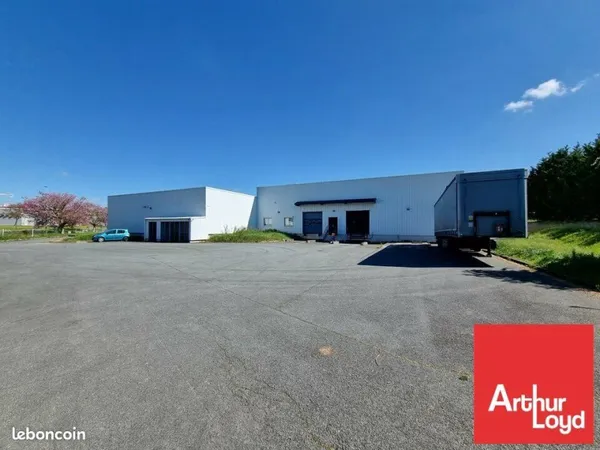 LOCAL D'ACTIVITE 3868 m² JAUNAY CLAN