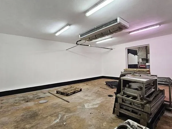 Local d'activité 90 m²