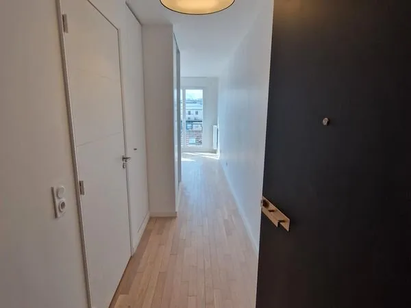 Très beau studio récent, vue dégagée orientée "sud"