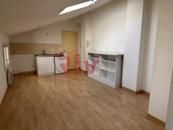 Appartement T2 - 3ème étage - BEAUREPAIRE