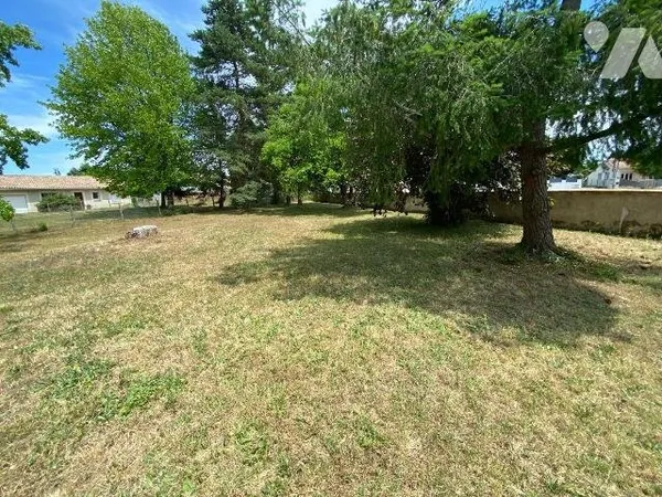 Terrain 800 m²