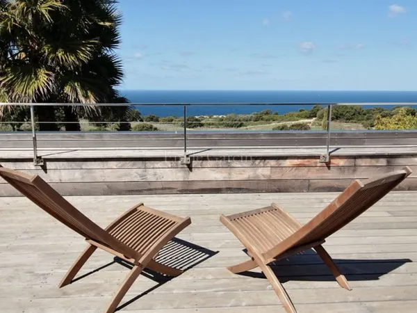 Villa contemporaine à louer entre Calvi et l'Ile Rousse, vue mer panoramique.