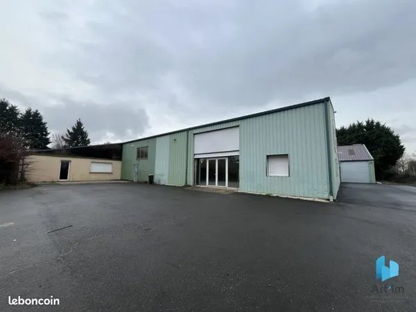 Local 1500 m² La Bazoge