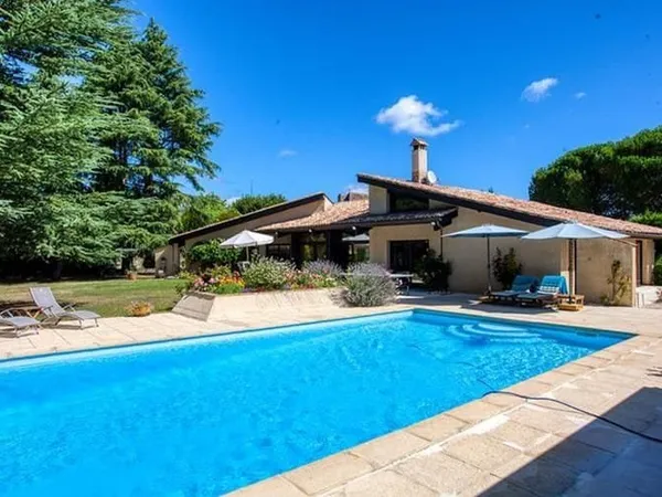 Maison 7 pièces 300 m²