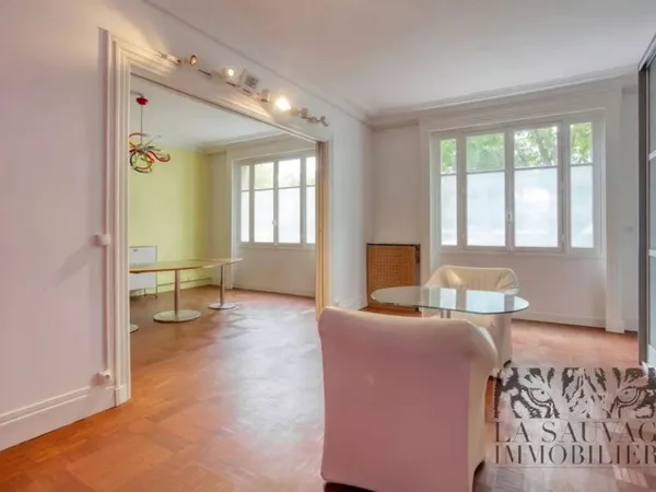 Appartement 4 pièces 9 m²