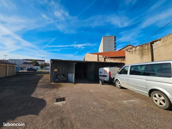 Local entrepôt garages 126m2 centre du coteau 42120