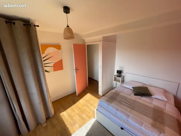 Chambre meublée dans une colocation étudiante rénovée