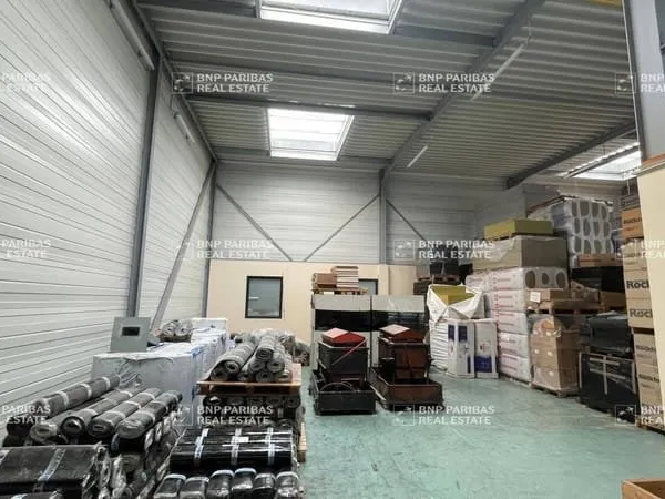 Local d'activité 249 m²