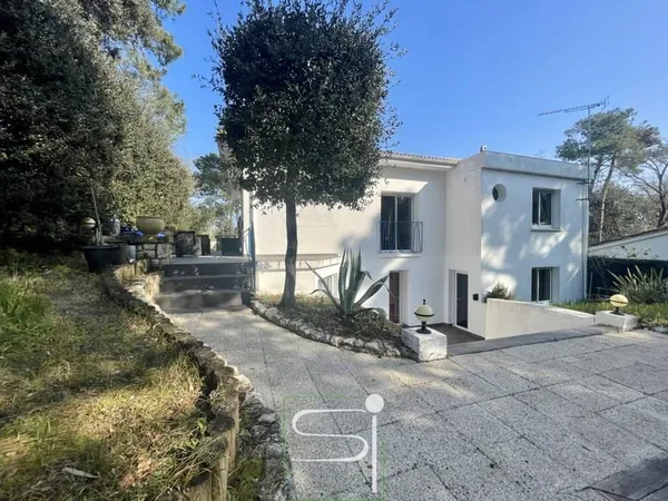 Villa 6 pièces 142 m²