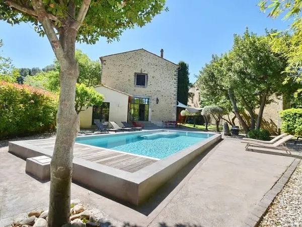 Maison 8 pièces 265 m²