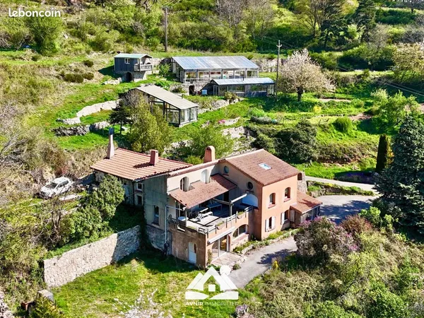 Propriété 12 pièces 284 m²