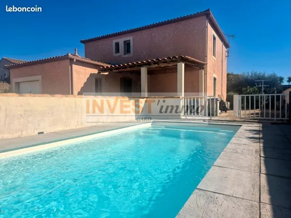 VILLA FAMILIALE AVEC PISCINE à 5 MIN à PIED DU CENTRE