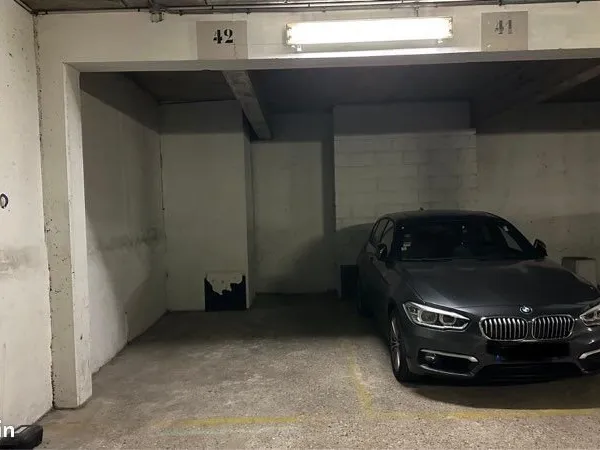 Emplacement de parking dans immeuble sécurisé